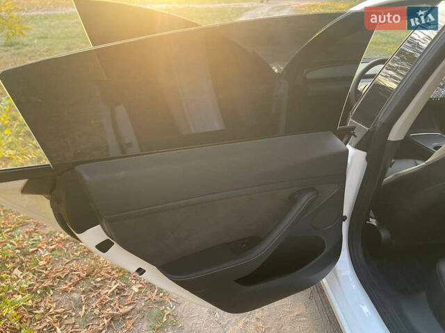 Тесла Модель 3 2021 в Днепре (Днепропетровске) на Automoto.ua Белый Тесла Модель 3, объемом двигателя 0 л и пробегом 131 тыс. км за 21500 $, фото 11 на Automoto.ua