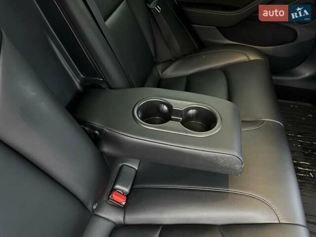 Белый Тесла Модель 3, объемом двигателя 0 л и пробегом 37 тыс. км за 17999 $, фото 48 на Automoto.ua