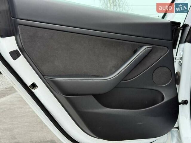 Білий Тесла Модель 3, об'ємом двигуна 0 л та пробігом 185 тис. км за 13900 $, фото 37 на Automoto.ua