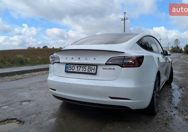 Белый Тесла Модель 3, объемом двигателя 0 л и пробегом 59 тыс. км за 22499 $, фото 5 на Automoto.ua
