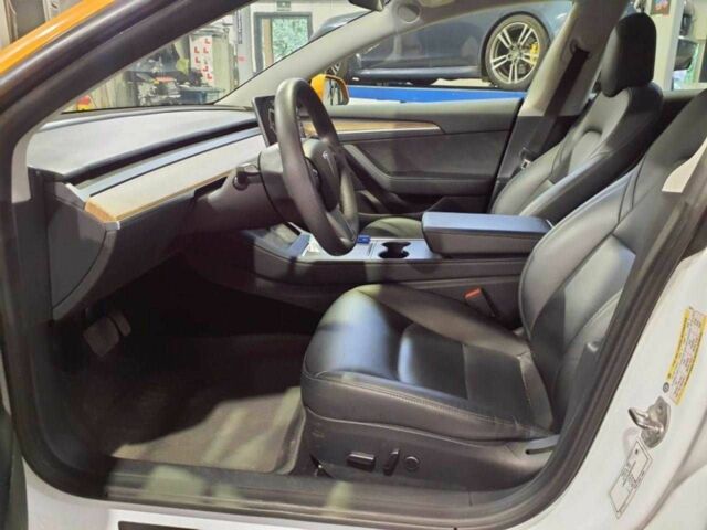 Тесла Модель 3 2021 у Києві на Automoto.ua Білий Тесла Модель 3, об'ємом двигуна 0 л та пробігом 80 тис. км за 13600 $, фото 5 на Automoto.ua