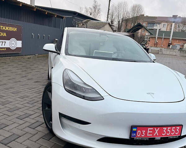 Білий Тесла Модель 3, об'ємом двигуна 0 л та пробігом 84 тис. км за 16700 $, фото 4 на Automoto.ua