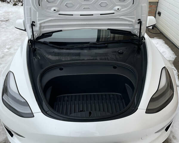 Белый Тесла Модель 3, объемом двигателя 0 л и пробегом 145 тыс. км за 20500 $, фото 22 на Automoto.ua