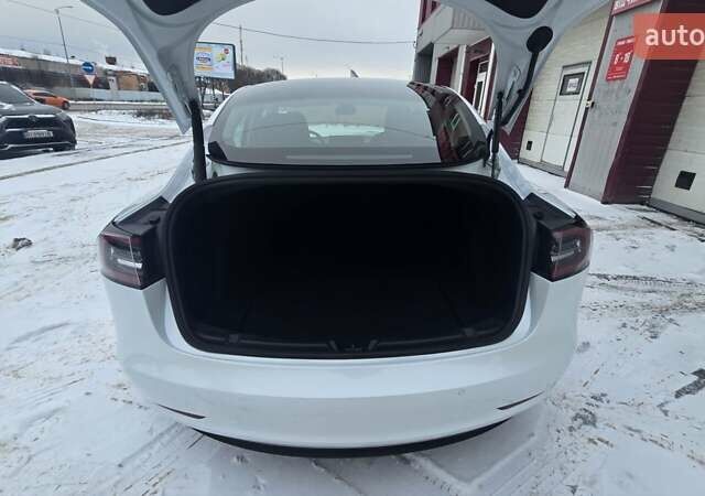 Белый Тесла Модель 3, объемом двигателя 0 л и пробегом 64 тыс. км за 22500 $, фото 14 на Automoto.ua