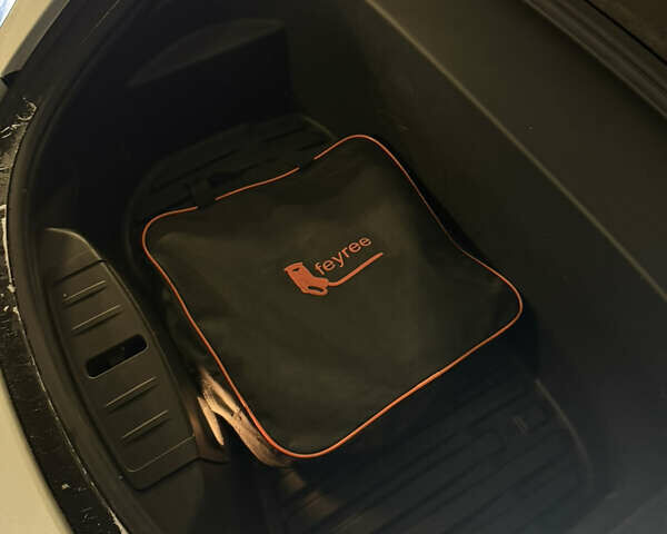 Білий Тесла Модель 3, об'ємом двигуна 0 л та пробігом 67 тис. км за 24500 $, фото 7 на Automoto.ua