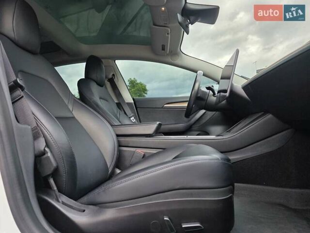 Білий Тесла Модель 3, об'ємом двигуна 0 л та пробігом 91 тис. км за 22999 $, фото 27 на Automoto.ua