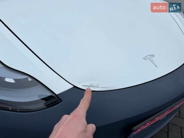 Белый Тесла Модель 3, объемом двигателя 0 л и пробегом 100 тыс. км за 12900 $, фото 6 на Automoto.ua