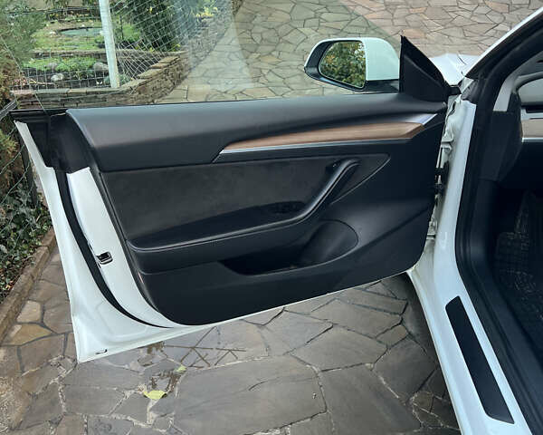 Білий Тесла Модель 3, об'ємом двигуна 0 л та пробігом 57 тис. км за 23000 $, фото 7 на Automoto.ua