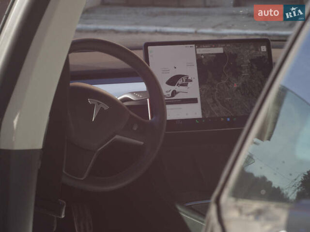 Білий Тесла Модель 3, об'ємом двигуна 0 л та пробігом 64 тис. км за 21500 $, фото 25 на Automoto.ua