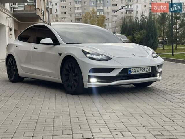 Тесла Модель 3 2021 у Дніпро (Дніпропетровську) на Automoto.ua Білий Тесла Модель 3, об'ємом двигуна 0 л та пробігом 37 тис. км за 18900 $, фото 2 на Automoto.ua