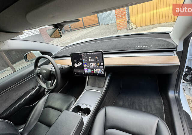 Белый Тесла Модель 3, объемом двигателя 0 л и пробегом 88 тыс. км за 22900 $, фото 4 на Automoto.ua