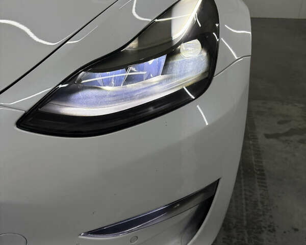 Білий Тесла Модель 3, об'ємом двигуна 0 л та пробігом 113 тис. км за 20200 $, фото 21 на Automoto.ua