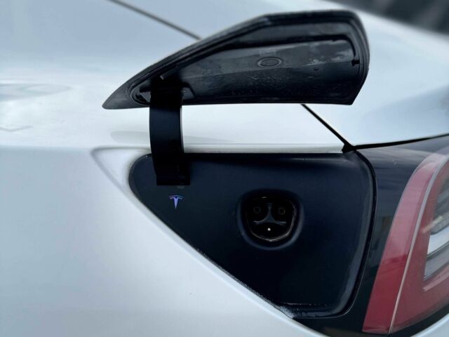 Тесла Модель 3 2021 у Луцьку на Automoto.ua Білий Тесла Модель 3, об'ємом двигуна 0 л та пробігом 170 тис. км за 18500 $, фото 23 на Automoto.ua