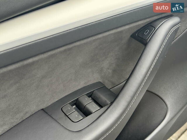 Білий Тесла Модель 3, об'ємом двигуна 0 л та пробігом 84 тис. км за 18300 $, фото 14 на Automoto.ua