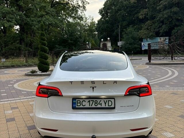 Білий Тесла Модель 3, об'ємом двигуна 0 л та пробігом 108 тис. км за 20900 $, фото 4 на Automoto.ua