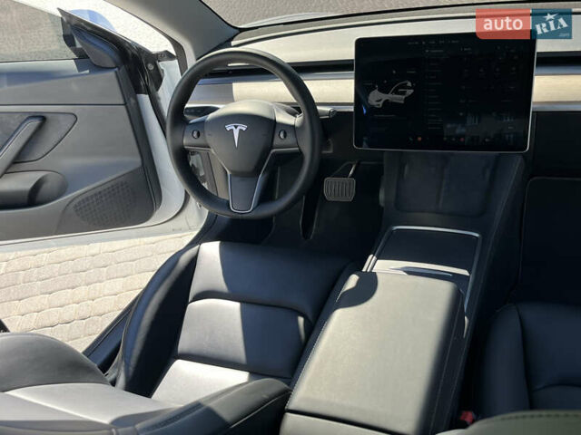 Белый Тесла Модель 3, объемом двигателя 0 л и пробегом 39 тыс. км за 20200 $, фото 27 на Automoto.ua