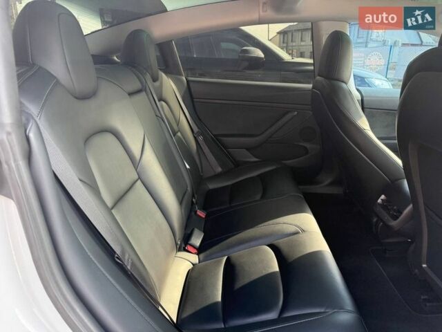 Білий Тесла Модель 3, об'ємом двигуна 0 л та пробігом 108 тис. км за 22999 $, фото 28 на Automoto.ua