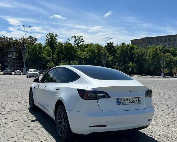 Тесла Модель 3 2021 в Харькове на Automoto.ua Белый Тесла Модель 3, объемом двигателя 0 л и пробегом 167 тыс. км за 18900 $, фото 1 на Automoto.ua