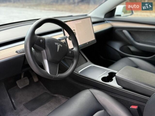 Белый Тесла Модель 3, объемом двигателя 0 л и пробегом 46 тыс. км за 20000 $, фото 7 на Automoto.ua