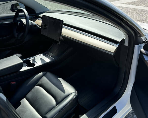 Тесла Модель 3 2021 в Днепре (Днепропетровске) на Automoto.ua Белый Тесла Модель 3, объемом двигателя 0 л и пробегом 51 тыс. км за 19999 $, фото 7 на Automoto.ua