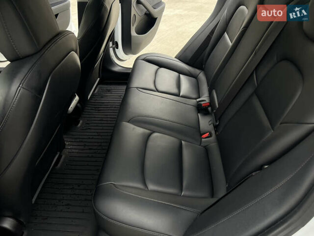 Білий Тесла Модель 3, об'ємом двигуна 0 л та пробігом 107 тис. км за 19999 $, фото 54 на Automoto.ua