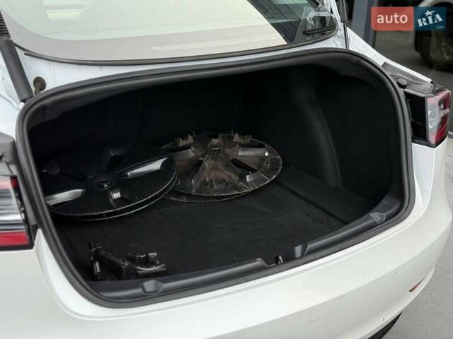 Білий Тесла Модель 3, об'ємом двигуна 0 л та пробігом 185 тис. км за 13900 $, фото 53 на Automoto.ua