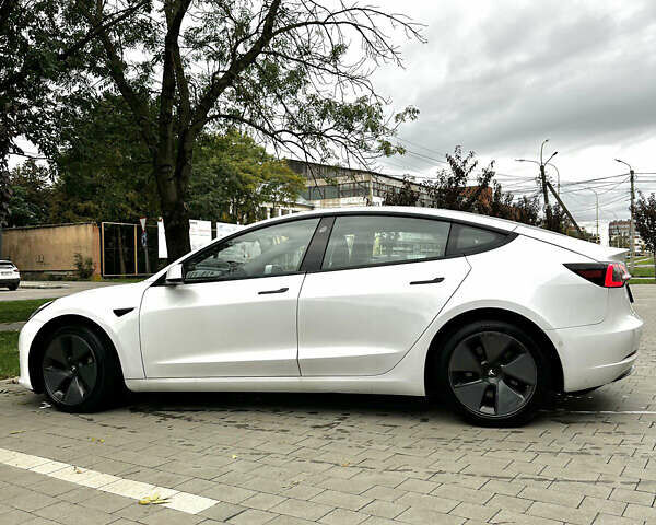 Белый Тесла Модель 3, объемом двигателя 0 л и пробегом 67 тыс. км за 21000 $, фото 2 на Automoto.ua