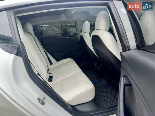 Білий Тесла Модель 3, об'ємом двигуна 0 л та пробігом 84 тис. км за 18300 $, фото 31 на Automoto.ua