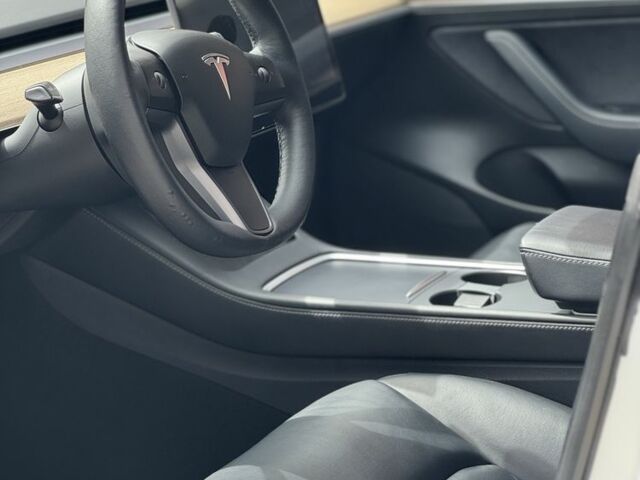 Белый Тесла Модель 3, объемом двигателя 0 л и пробегом 217 тыс. км за 15000 $, фото 16 на Automoto.ua