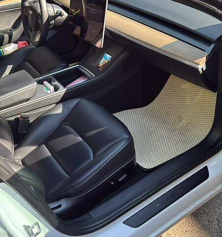 Білий Тесла Модель 3, об'ємом двигуна 0 л та пробігом 100 тис. км за 21500 $, фото 3 на Automoto.ua