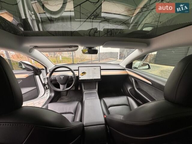 Белый Тесла Модель 3, объемом двигателя 0 л и пробегом 154 тыс. км за 14699 $, фото 38 на Automoto.ua
