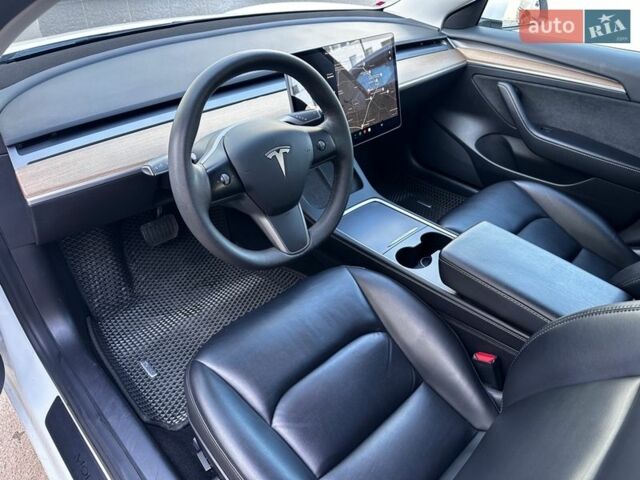 Білий Тесла Модель 3, об'ємом двигуна 0 л та пробігом 65 тис. км за 17950 $, фото 17 на Automoto.ua