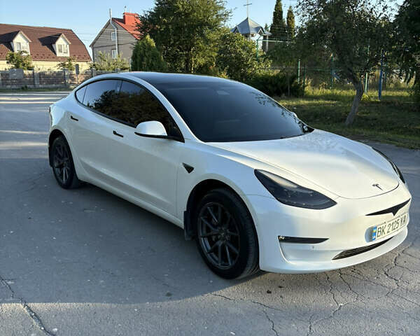 Білий Тесла Модель 3, об'ємом двигуна 0 л та пробігом 110 тис. км за 22900 $, фото 4 на Automoto.ua