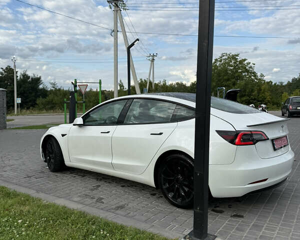 Тесла Модель 3 2021 у Києві на Automoto.ua Білий Тесла Модель 3, об'ємом двигуна 0 л та пробігом 200 тис. км за 16500 $, фото 4 на Automoto.ua