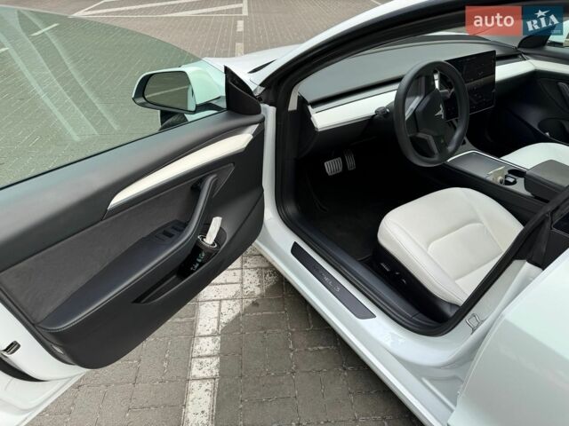 Белый Тесла Модель 3, объемом двигателя 0 л и пробегом 85 тыс. км за 22000 $, фото 13 на Automoto.ua