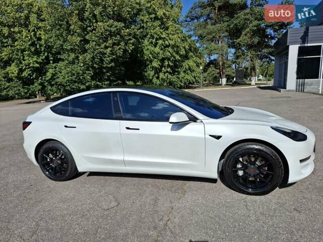 Белый Тесла Модель 3, объемом двигателя 0 л и пробегом 105 тыс. км за 20800 $, фото 1 на Automoto.ua