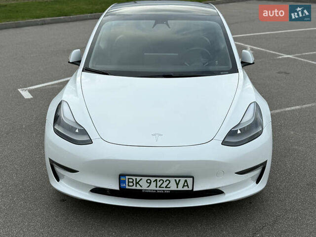 Белый Тесла Модель 3, объемом двигателя 0 л и пробегом 80 тыс. км за 24990 $, фото 10 на Automoto.ua
