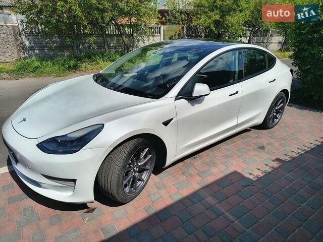 Белый Тесла Модель 3, объемом двигателя 0 л и пробегом 64 тыс. км за 18500 $, фото 24 на Automoto.ua