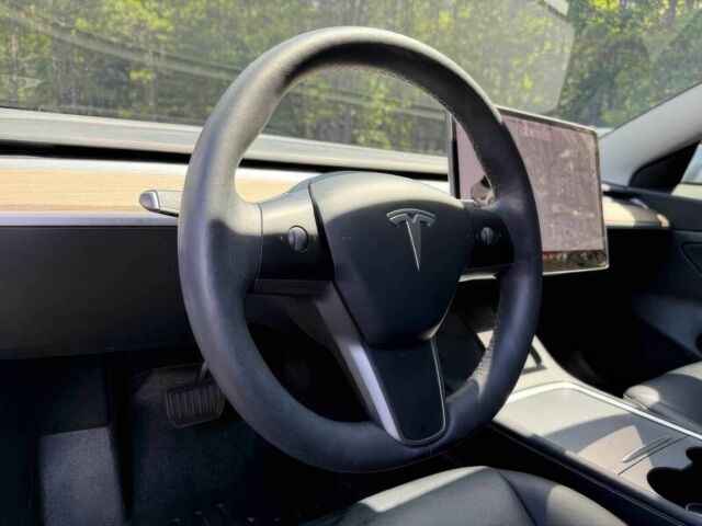 Белый Тесла Модель 3, объемом двигателя 0 л и пробегом 37 тыс. км за 9400 $, фото 13 на Automoto.ua
