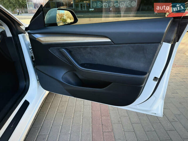 Білий Тесла Модель 3, об'ємом двигуна 0 л та пробігом 188 тис. км за 16500 $, фото 19 на Automoto.ua