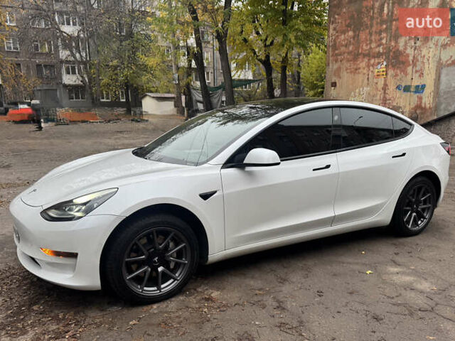 Белый Тесла Модель 3, объемом двигателя 0 л и пробегом 67 тыс. км за 23000 $, фото 3 на Automoto.ua