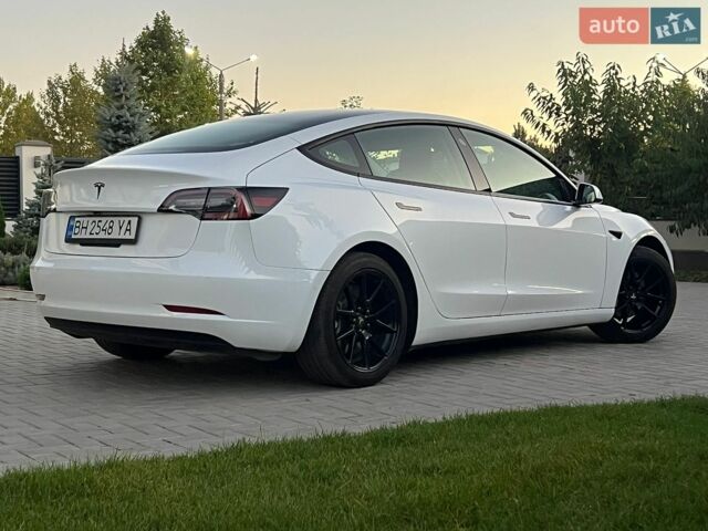 Белый Тесла Модель 3, объемом двигателя 0 л и пробегом 66 тыс. км за 18500 $, фото 2 на Automoto.ua