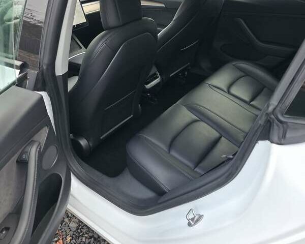 Білий Тесла Модель 3, об'ємом двигуна 0 л та пробігом 171 тис. км за 14200 $, фото 10 на Automoto.ua