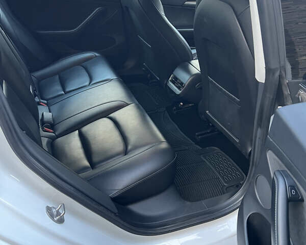 Білий Тесла Модель 3, об'ємом двигуна 0 л та пробігом 57 тис. км за 23000 $, фото 24 на Automoto.ua