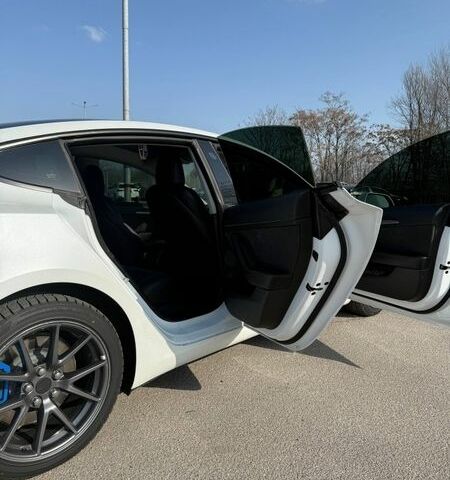 Білий Тесла Модель 3, об'ємом двигуна 0 л та пробігом 63 тис. км за 22000 $, фото 8 на Automoto.ua