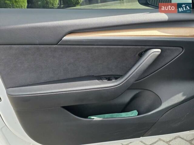 Білий Тесла Модель 3, об'ємом двигуна 0 л та пробігом 91 тис. км за 22999 $, фото 15 на Automoto.ua