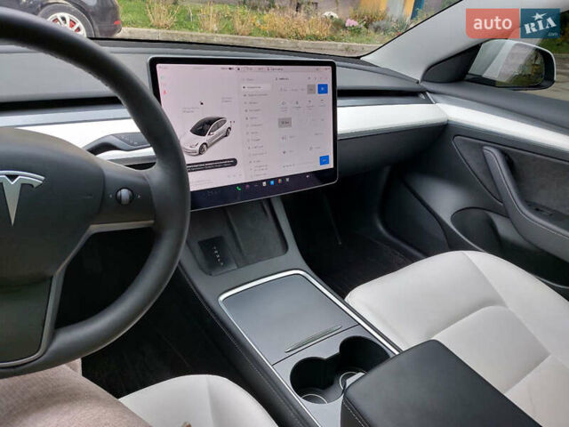 Белый Тесла Модель 3, объемом двигателя 0 л и пробегом 70 тыс. км за 21999 $, фото 22 на Automoto.ua