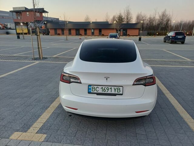 Белый Тесла Модель 3, объемом двигателя 0 л и пробегом 80 тыс. км за 18500 $, фото 3 на Automoto.ua