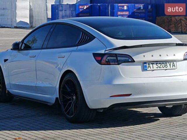 Білий Тесла Модель 3, об'ємом двигуна 0 л та пробігом 70 тис. км за 23500 $, фото 2 на Automoto.ua