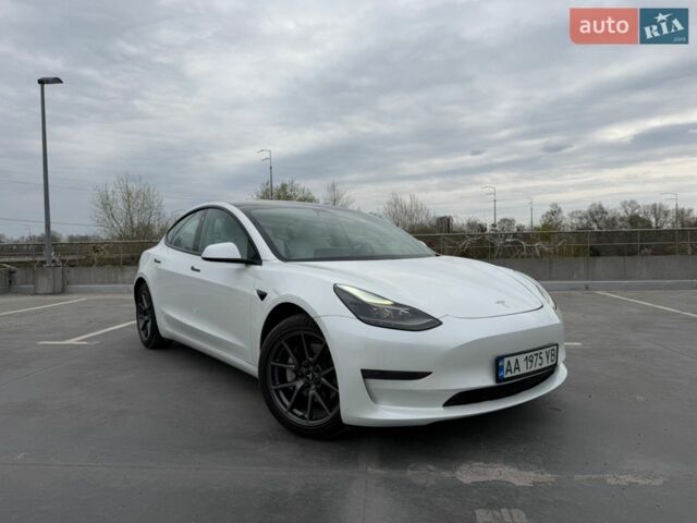 Белый Тесла Модель 3, объемом двигателя 0 л и пробегом 81 тыс. км за 17950 $, фото 2 на Automoto.ua